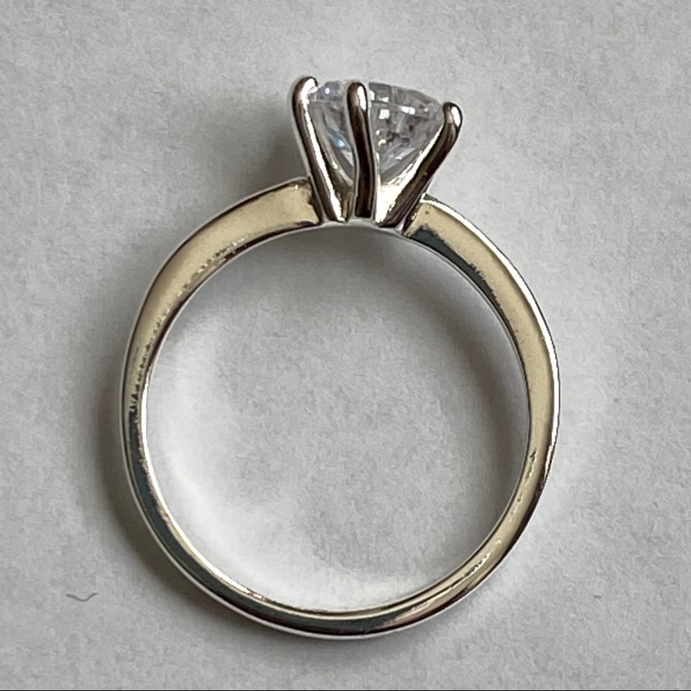 Silver toned single stone ring - Picture 2 of 3